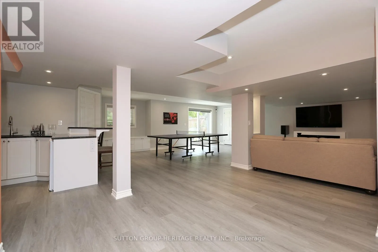 30 HUNWICKS CRESCENT