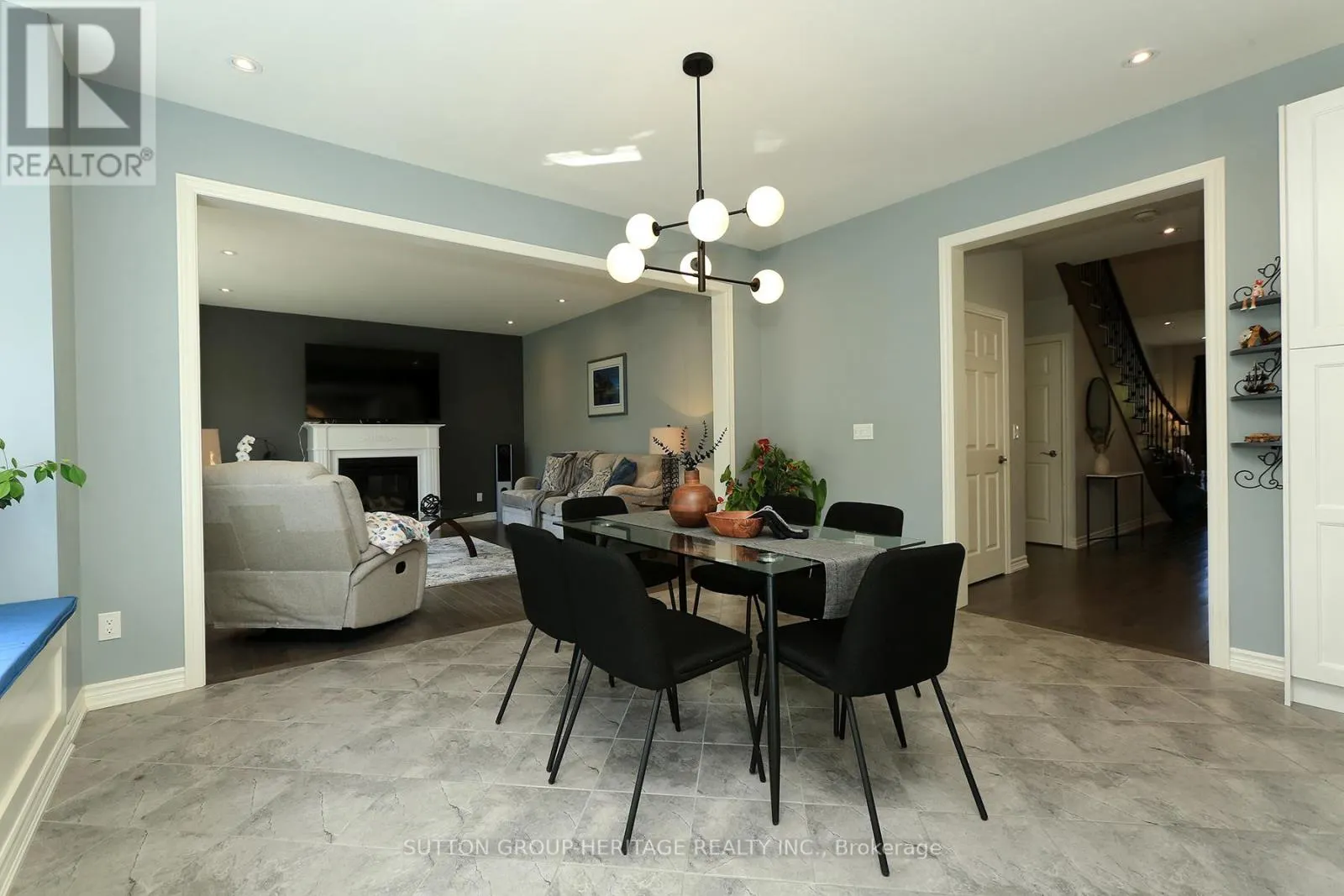 30 HUNWICKS CRESCENT