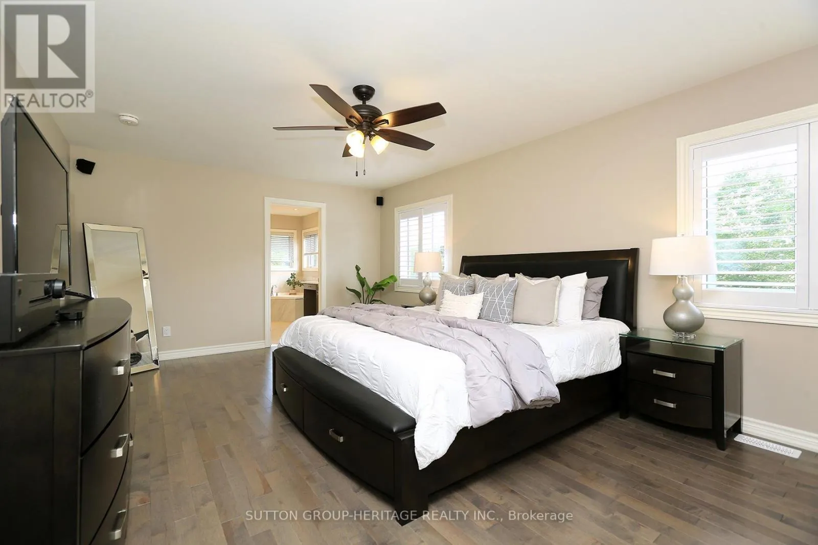 30 HUNWICKS CRESCENT
