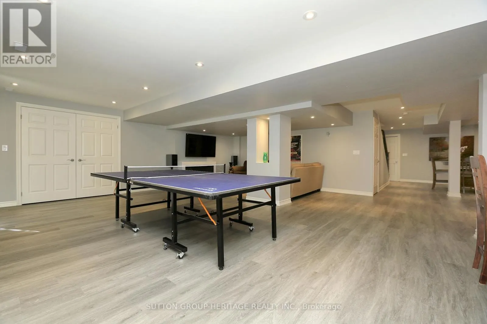 30 HUNWICKS CRESCENT