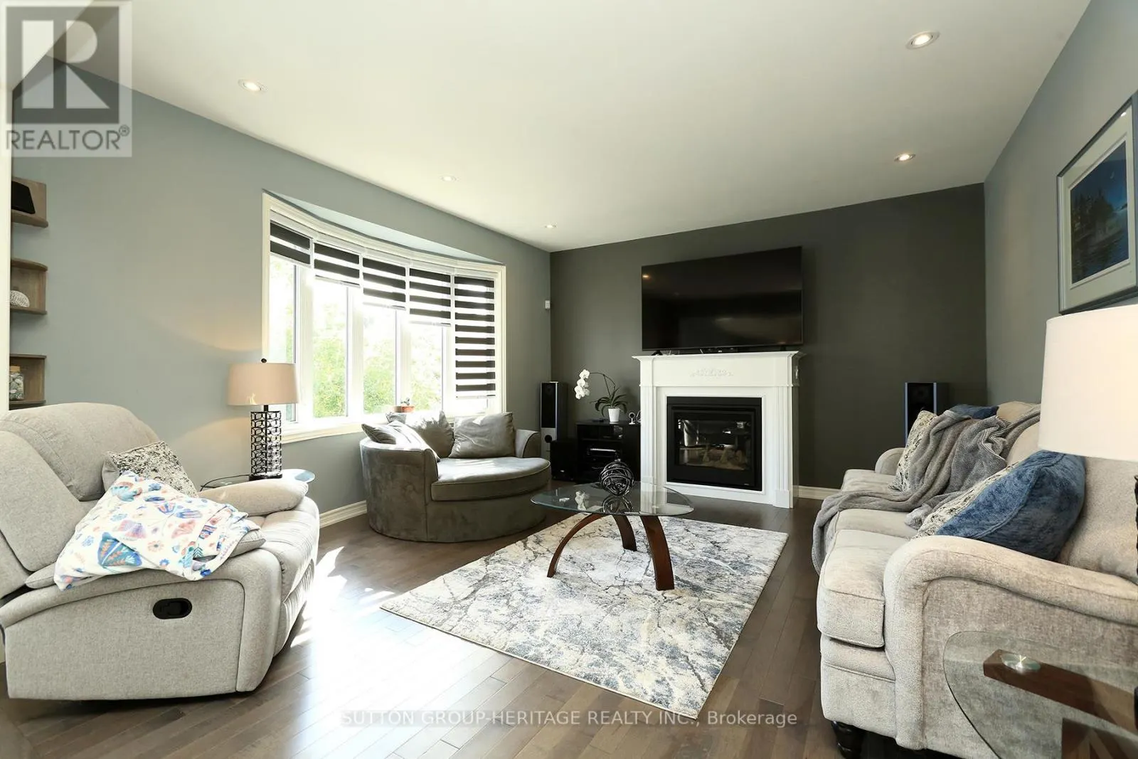 30 HUNWICKS CRESCENT