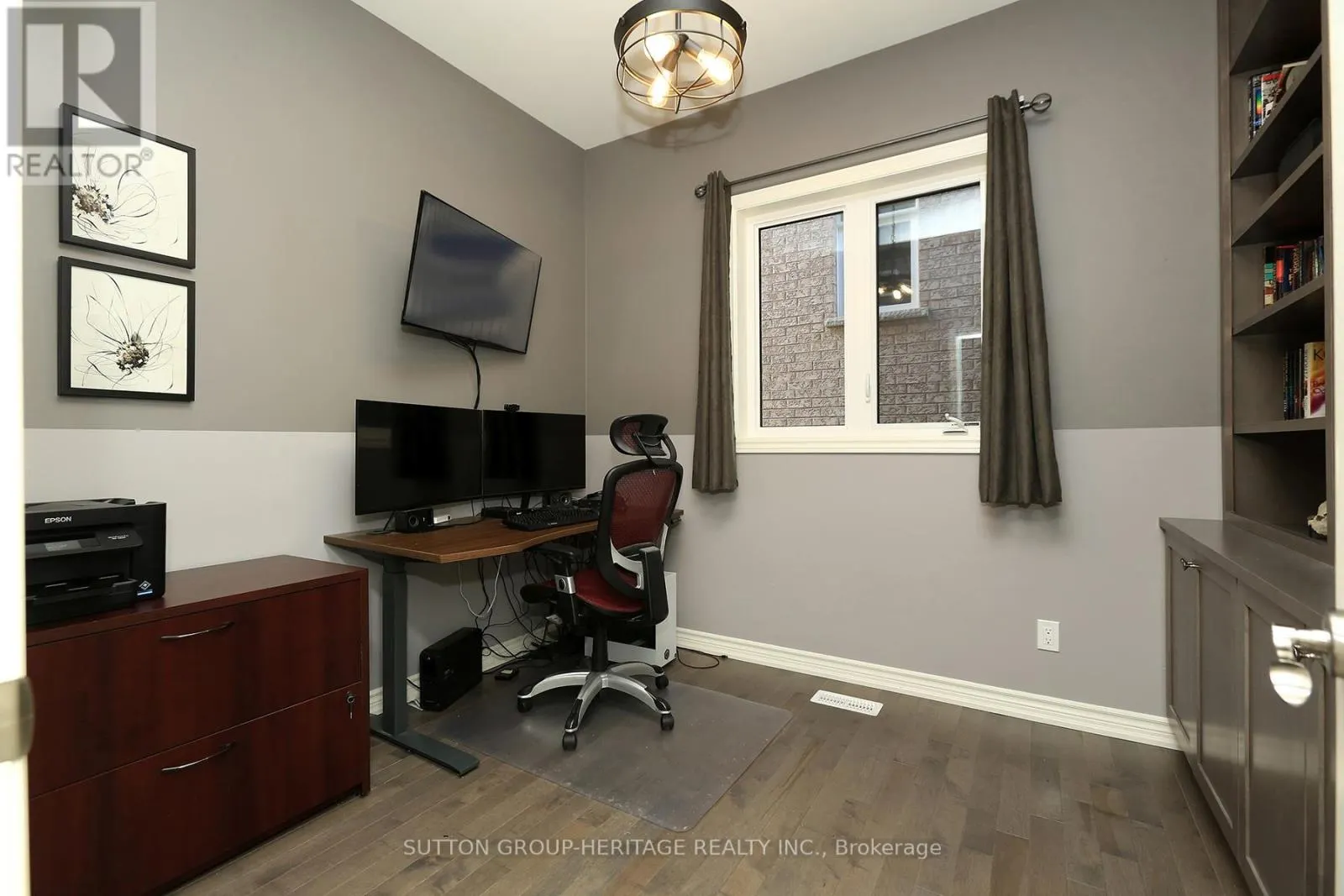 30 HUNWICKS CRESCENT