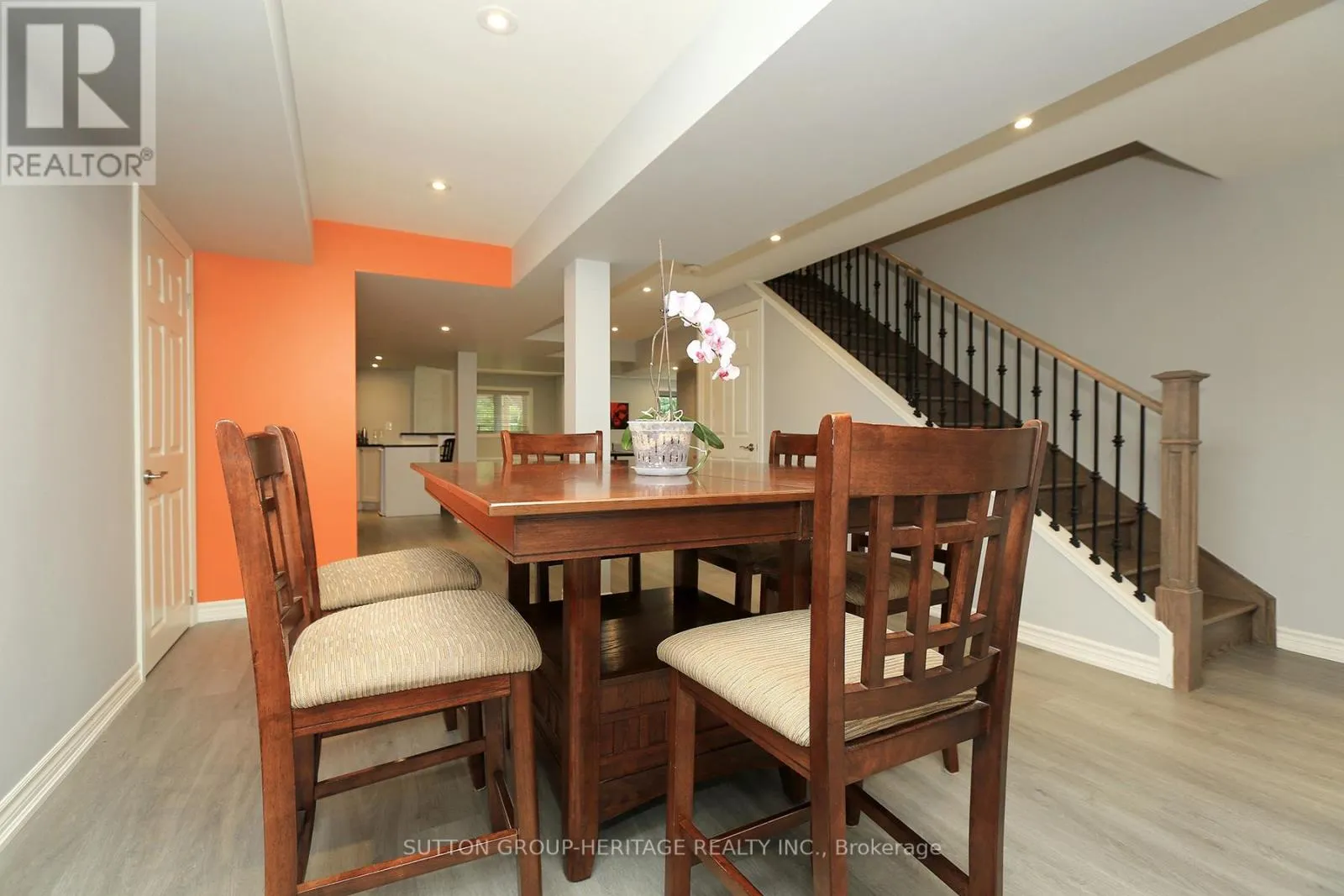 30 HUNWICKS CRESCENT