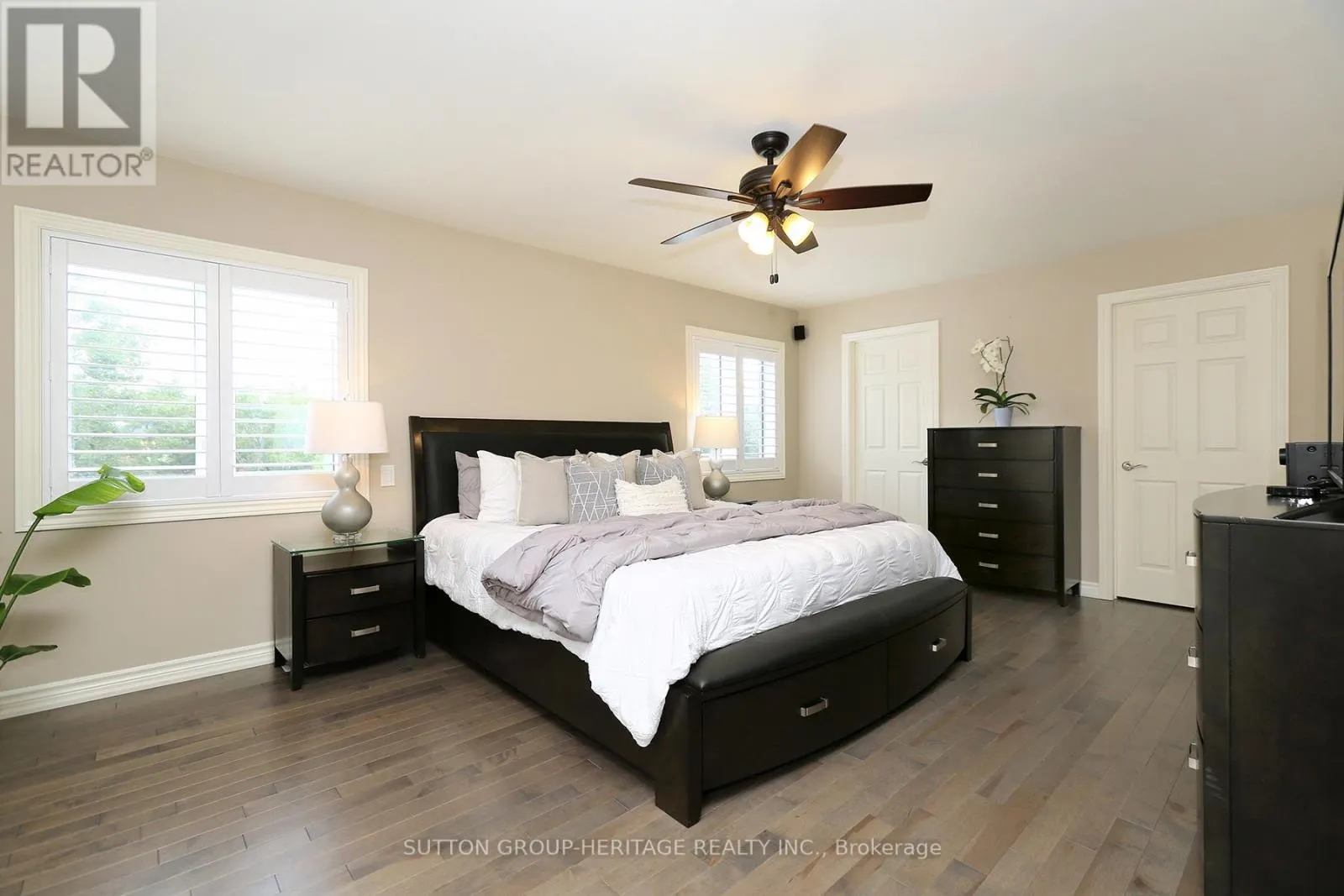 30 HUNWICKS CRESCENT