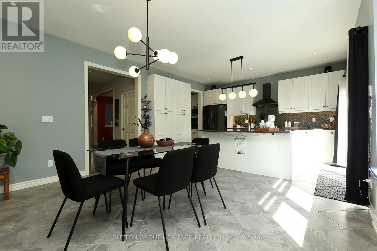 30 HUNWICKS CRESCENT