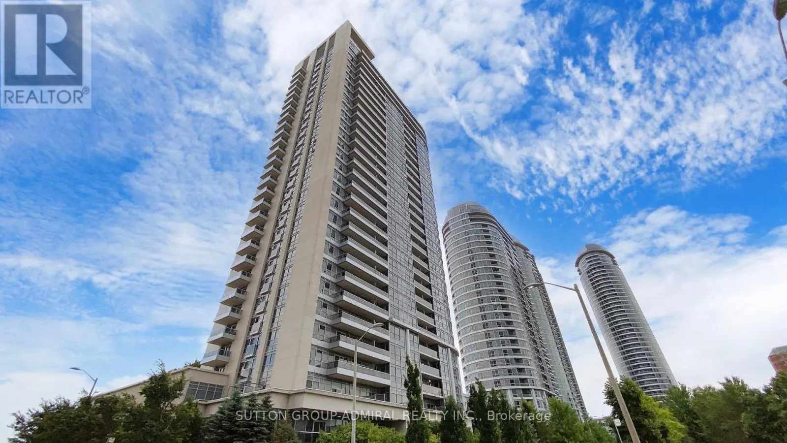 PH15 - 181 VILLAGE GREEN SQUARE