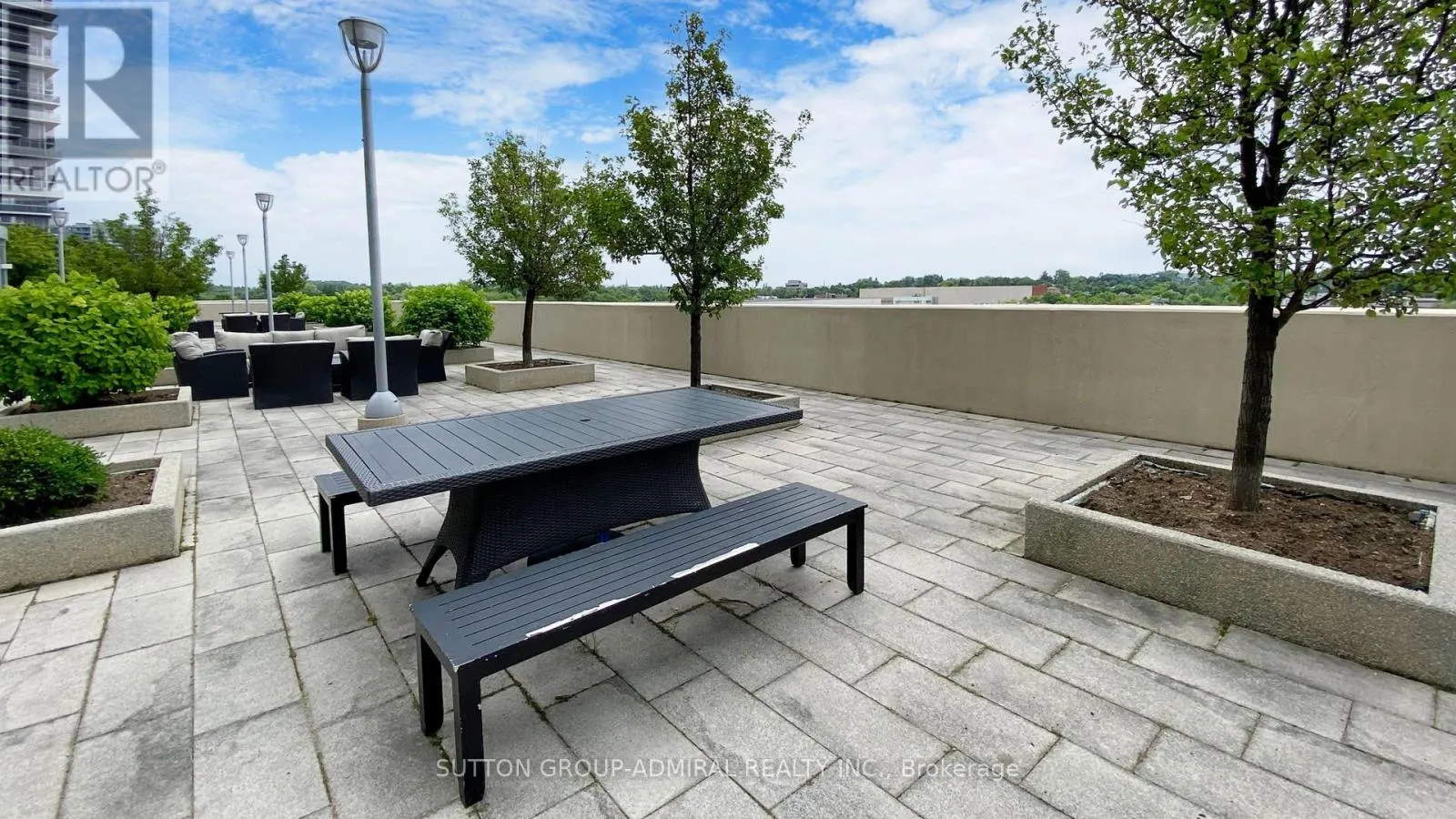 PH15 - 181 VILLAGE GREEN SQUARE