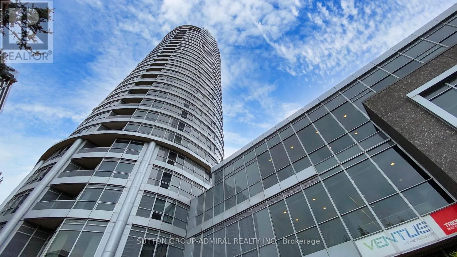 PH15 - 181 VILLAGE GREEN SQUARE