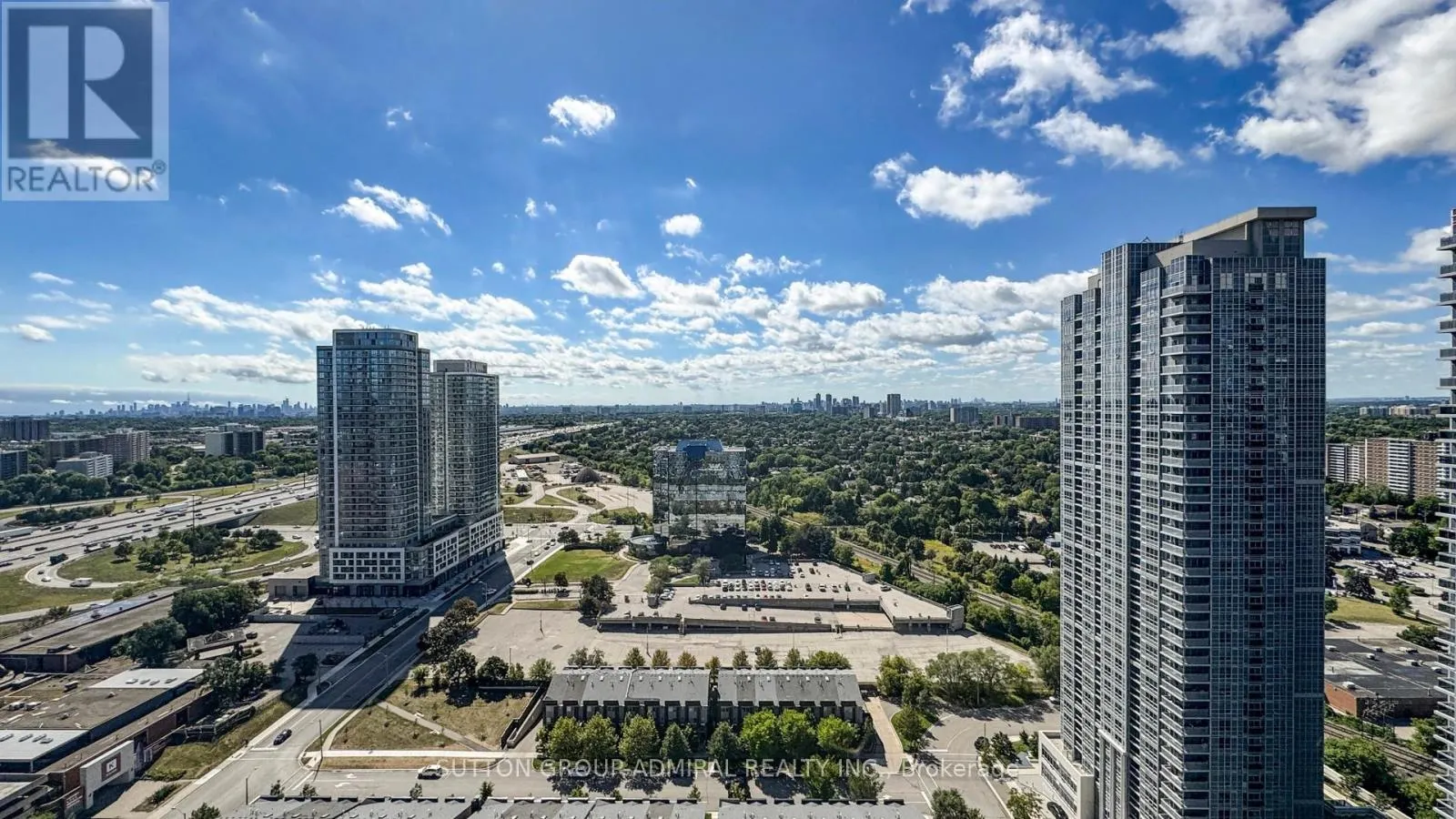PH15 - 181 VILLAGE GREEN SQUARE