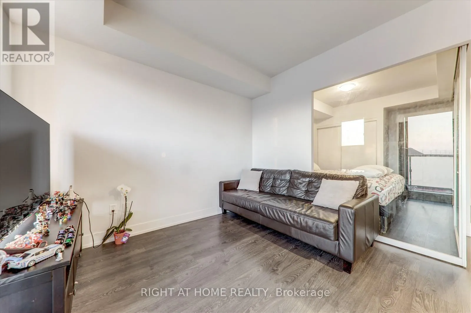 321 - 2550 SIMCOE STREET N
