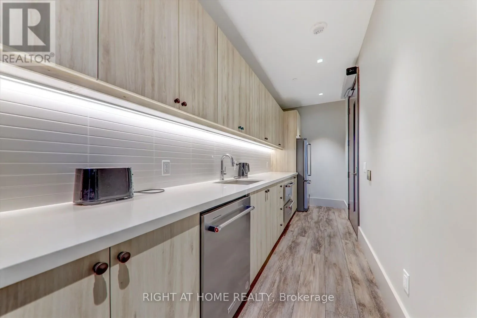 321 - 2550 SIMCOE STREET N