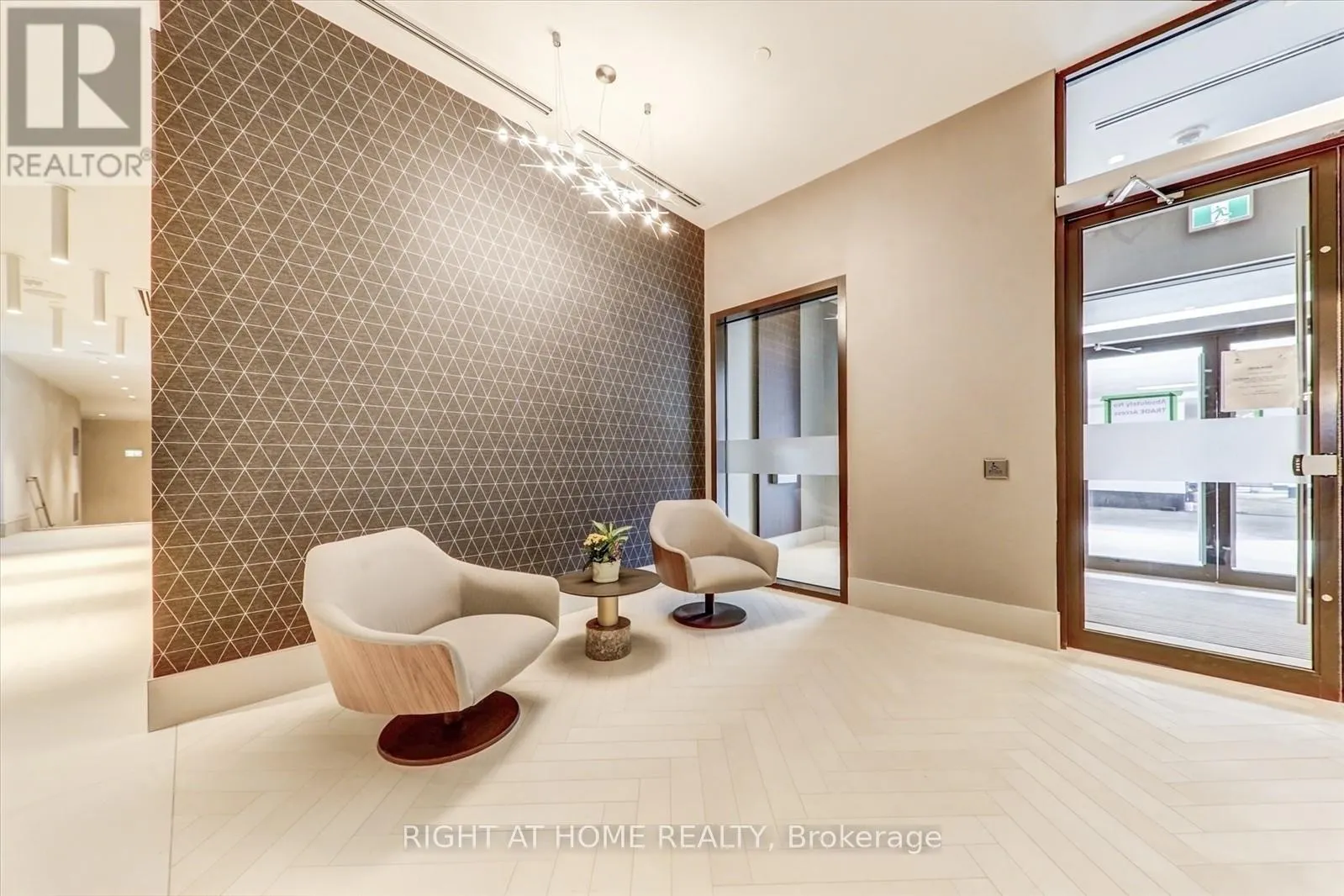 321 - 2550 SIMCOE STREET N
