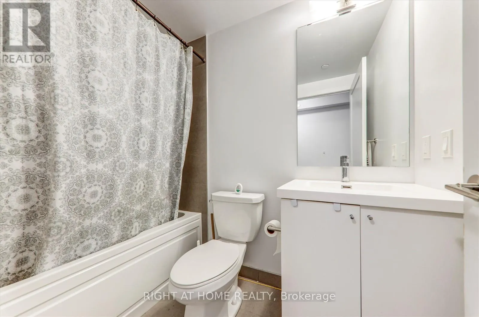 321 - 2550 SIMCOE STREET N