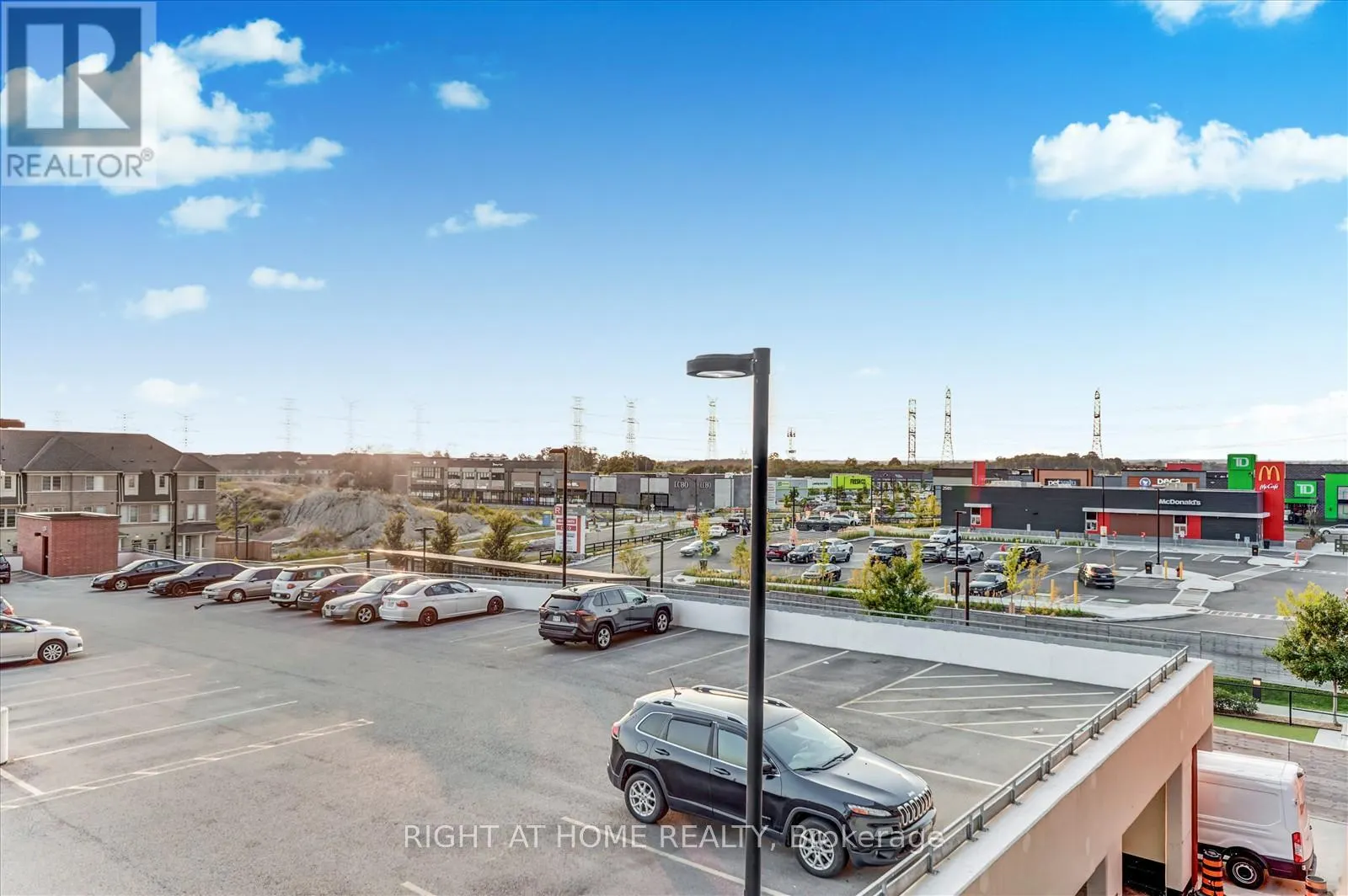 321 - 2550 SIMCOE STREET N