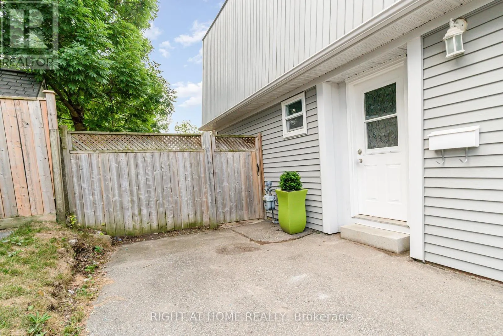 50 ROSER CRESCENT