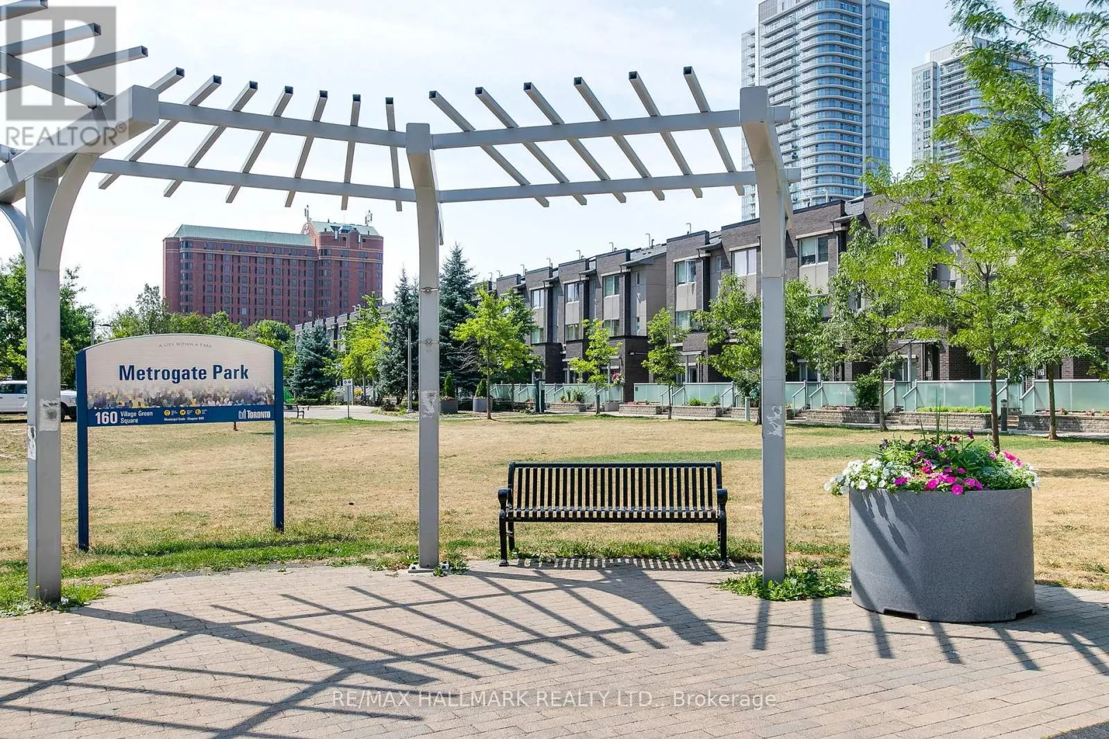 522 - 275 VILLAGE GREEN SQUARE