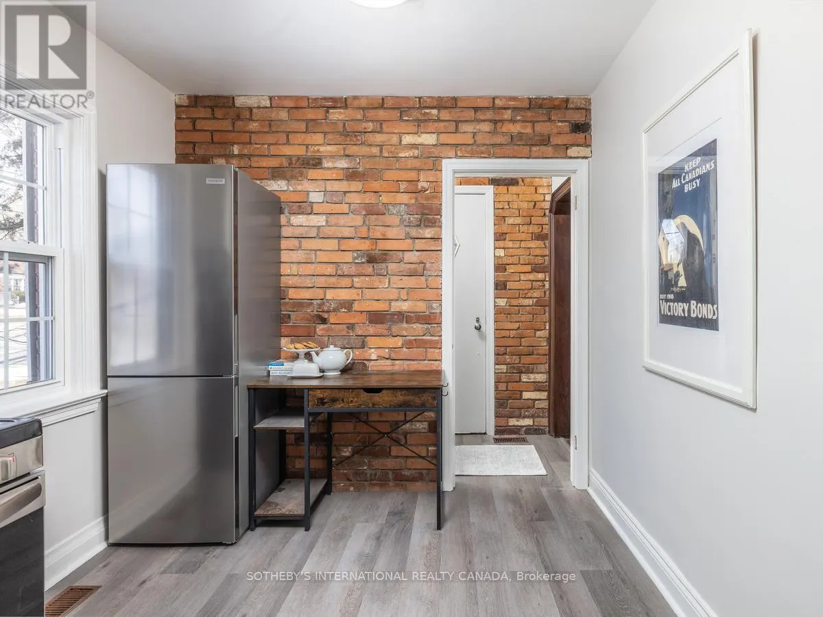 33 SOUTHMEAD ROAD