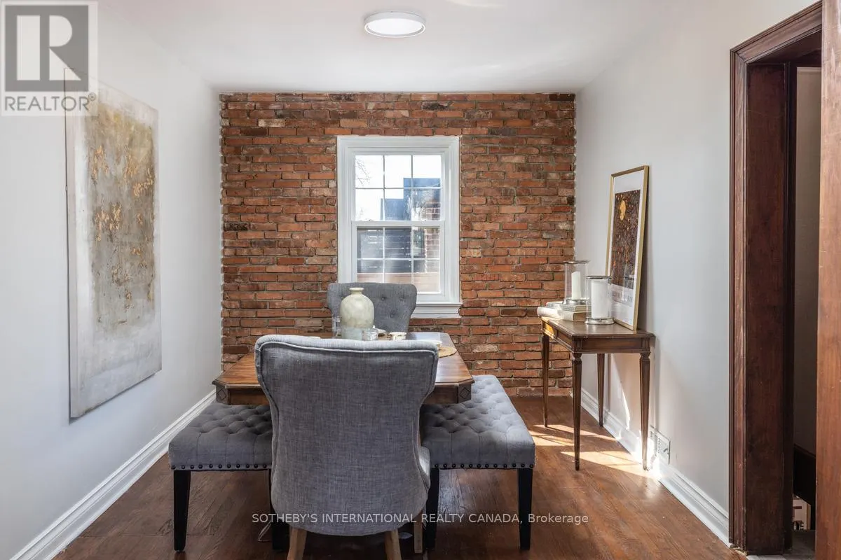 33 SOUTHMEAD ROAD