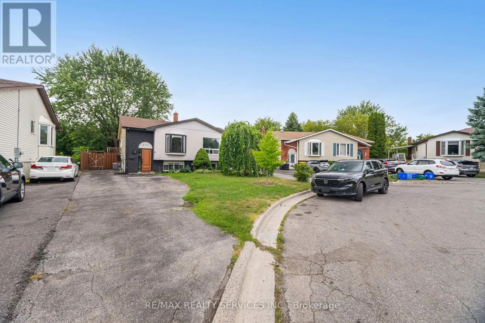 641 DEAUVILLE COURT