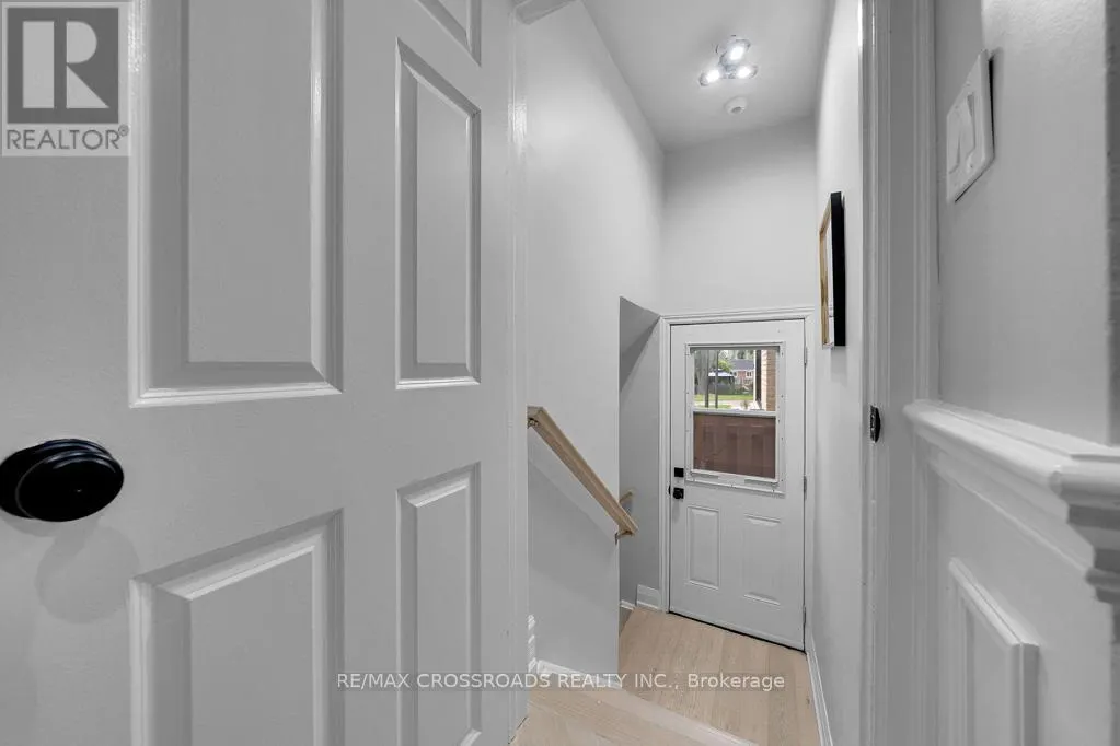 2 MACKINAC CRESCENT