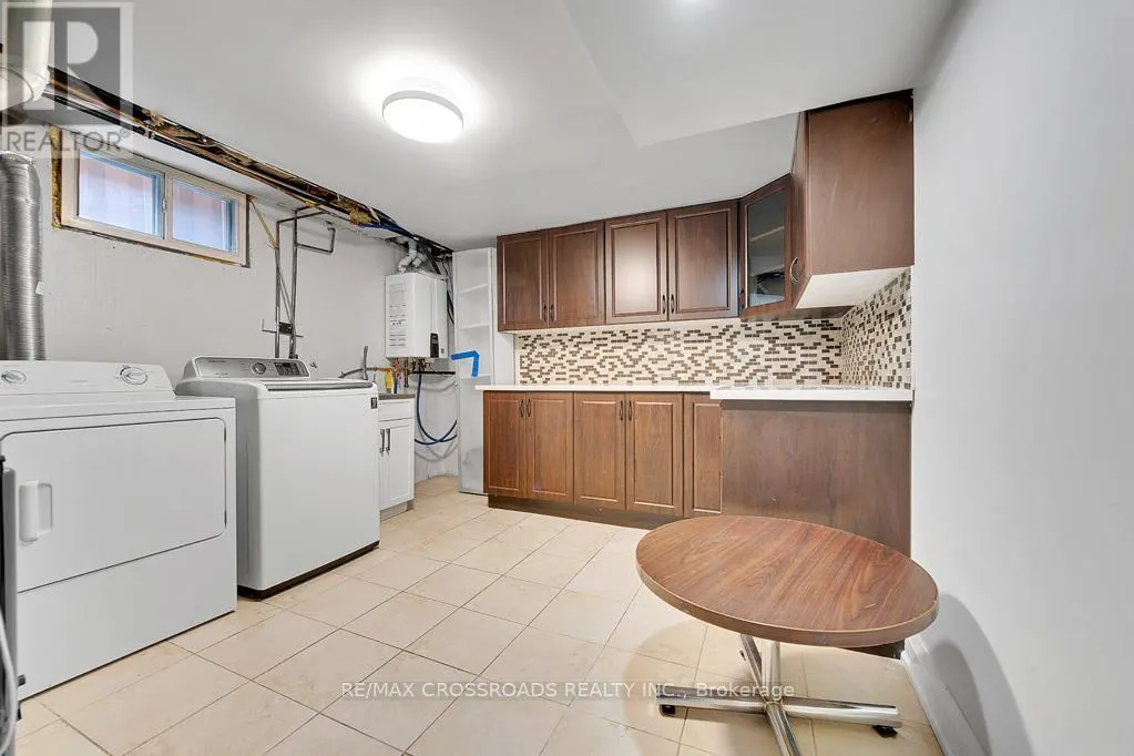 2 MACKINAC CRESCENT