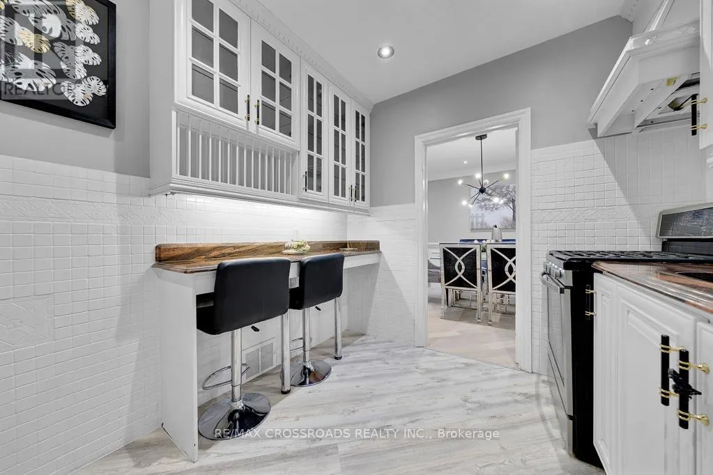2 MACKINAC CRESCENT