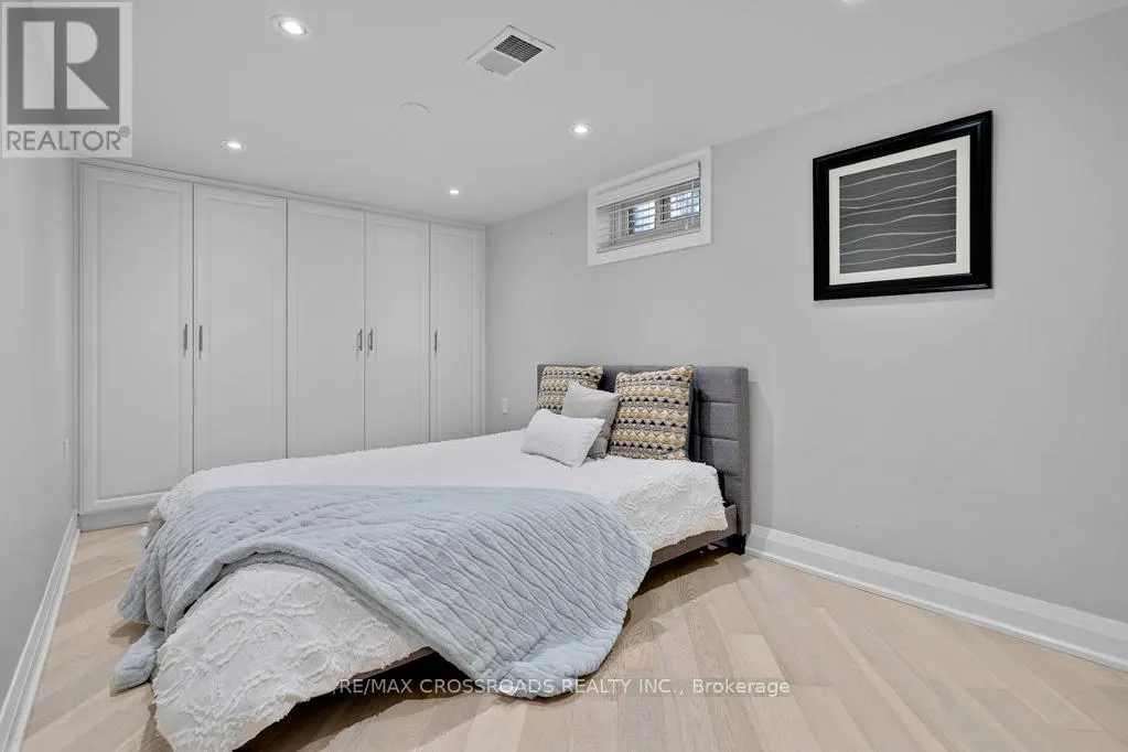 2 MACKINAC CRESCENT