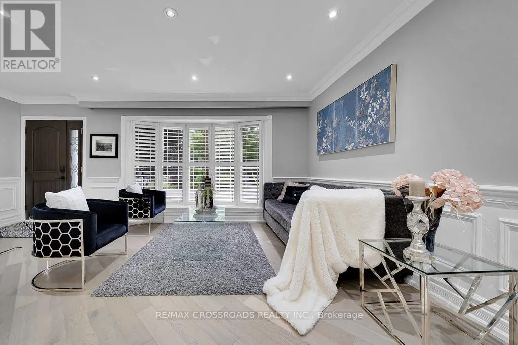 2 MACKINAC CRESCENT