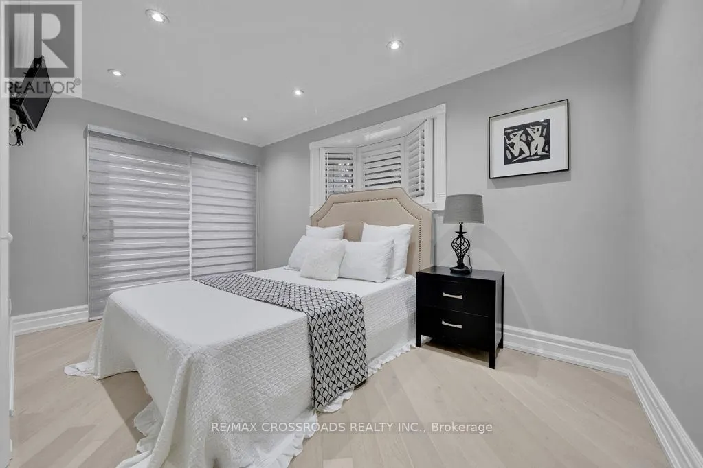 2 MACKINAC CRESCENT