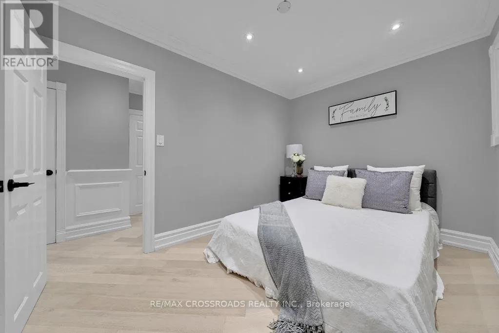 2 MACKINAC CRESCENT