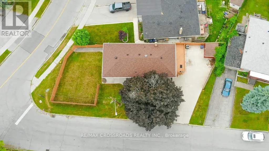 2 MACKINAC CRESCENT