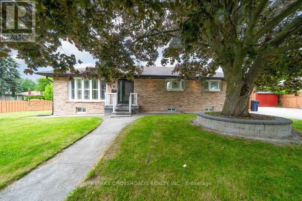 2 MACKINAC CRESCENT