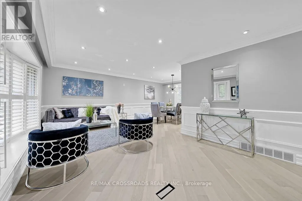 2 MACKINAC CRESCENT