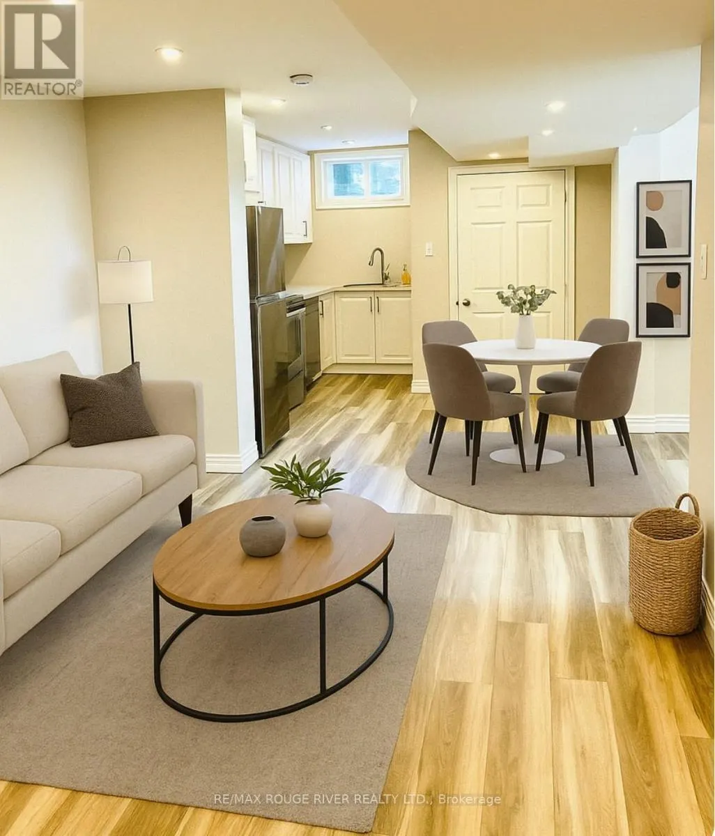 LOWER - 513 ROSSLAND ROAD E