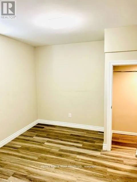 LOWER - 513 ROSSLAND ROAD E