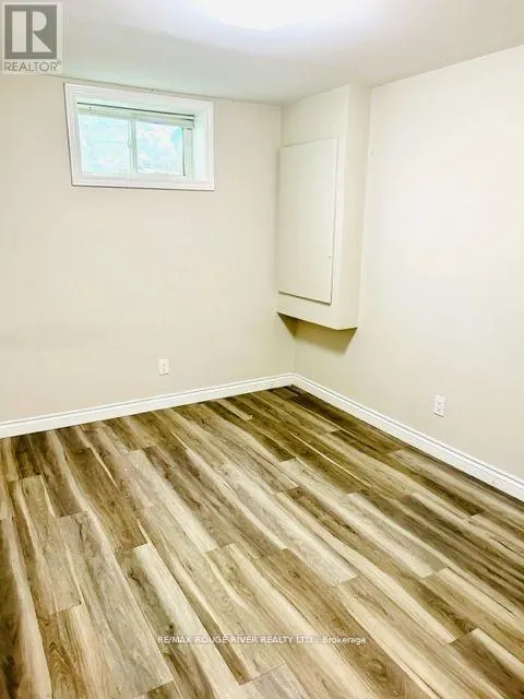 LOWER - 513 ROSSLAND ROAD E