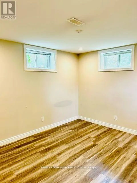 LOWER - 513 ROSSLAND ROAD E