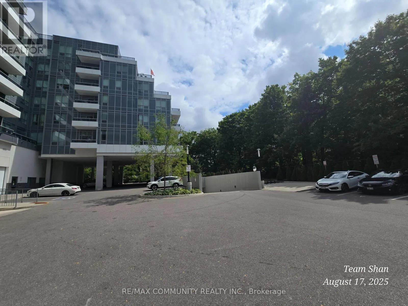 518 - 3121 SHEPPARD AVENUE E