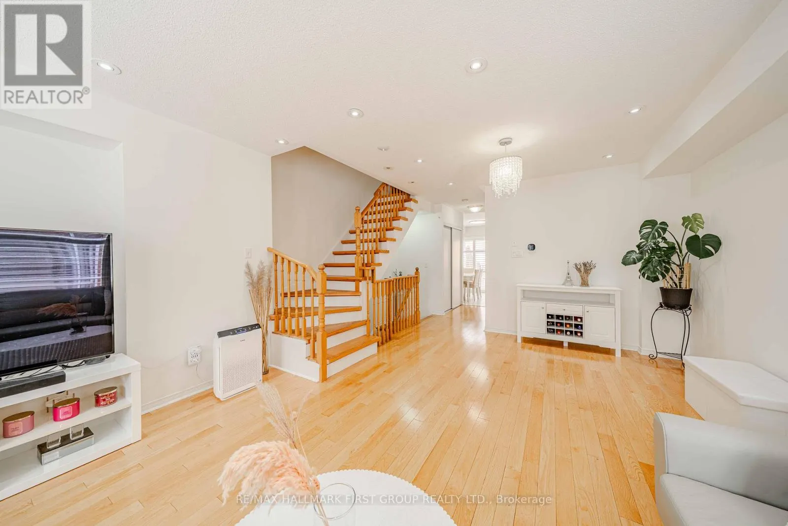 1 - 2790 EGLINTON AVENUE E