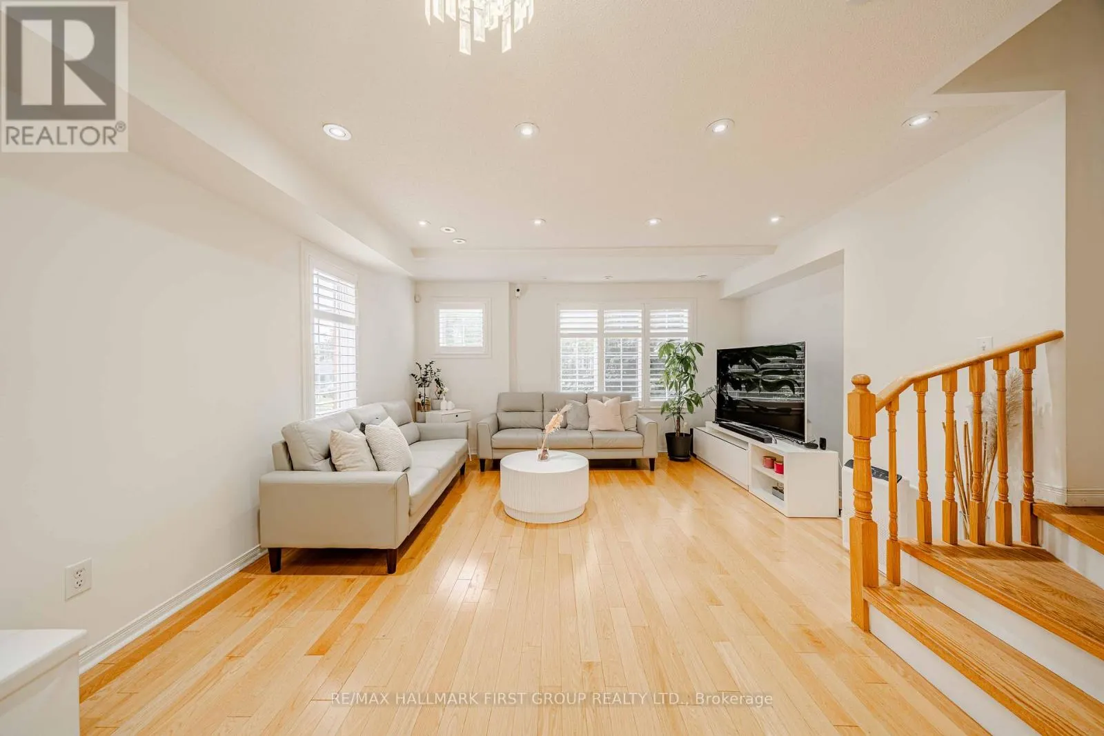 1 - 2790 EGLINTON AVENUE E