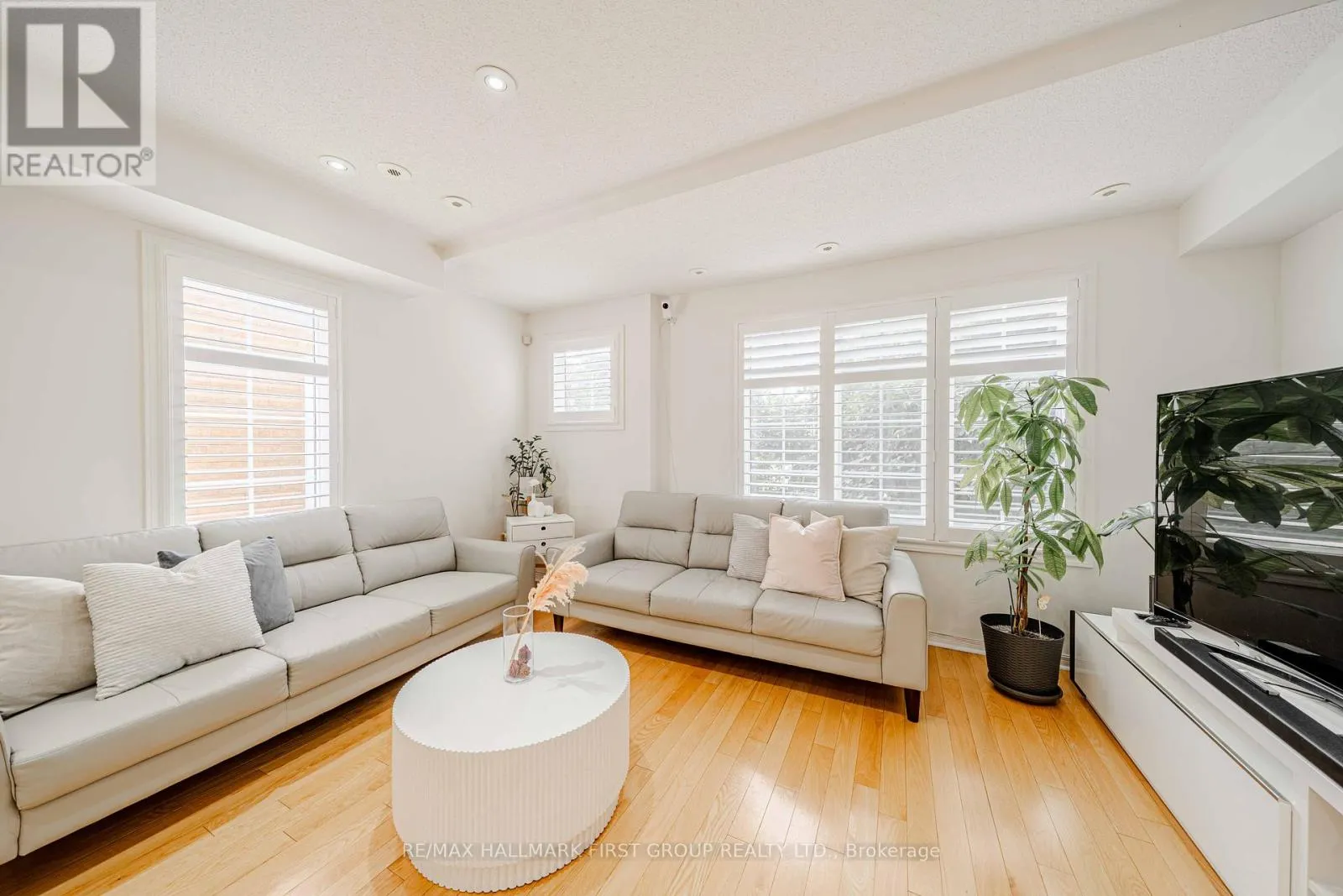 1 - 2790 EGLINTON AVENUE E