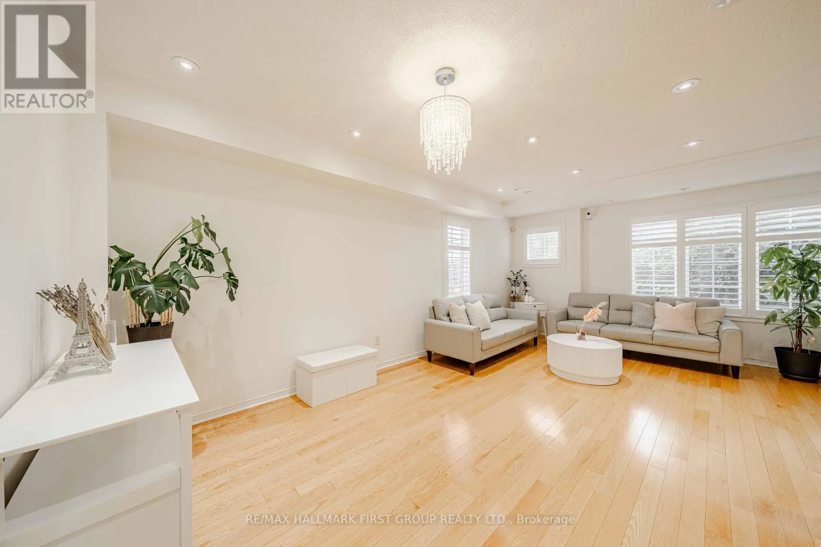 1 - 2790 EGLINTON AVENUE E