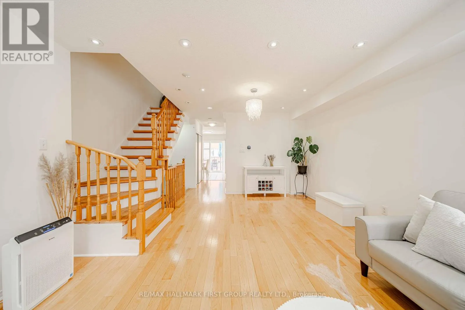 1 - 2790 EGLINTON AVENUE E
