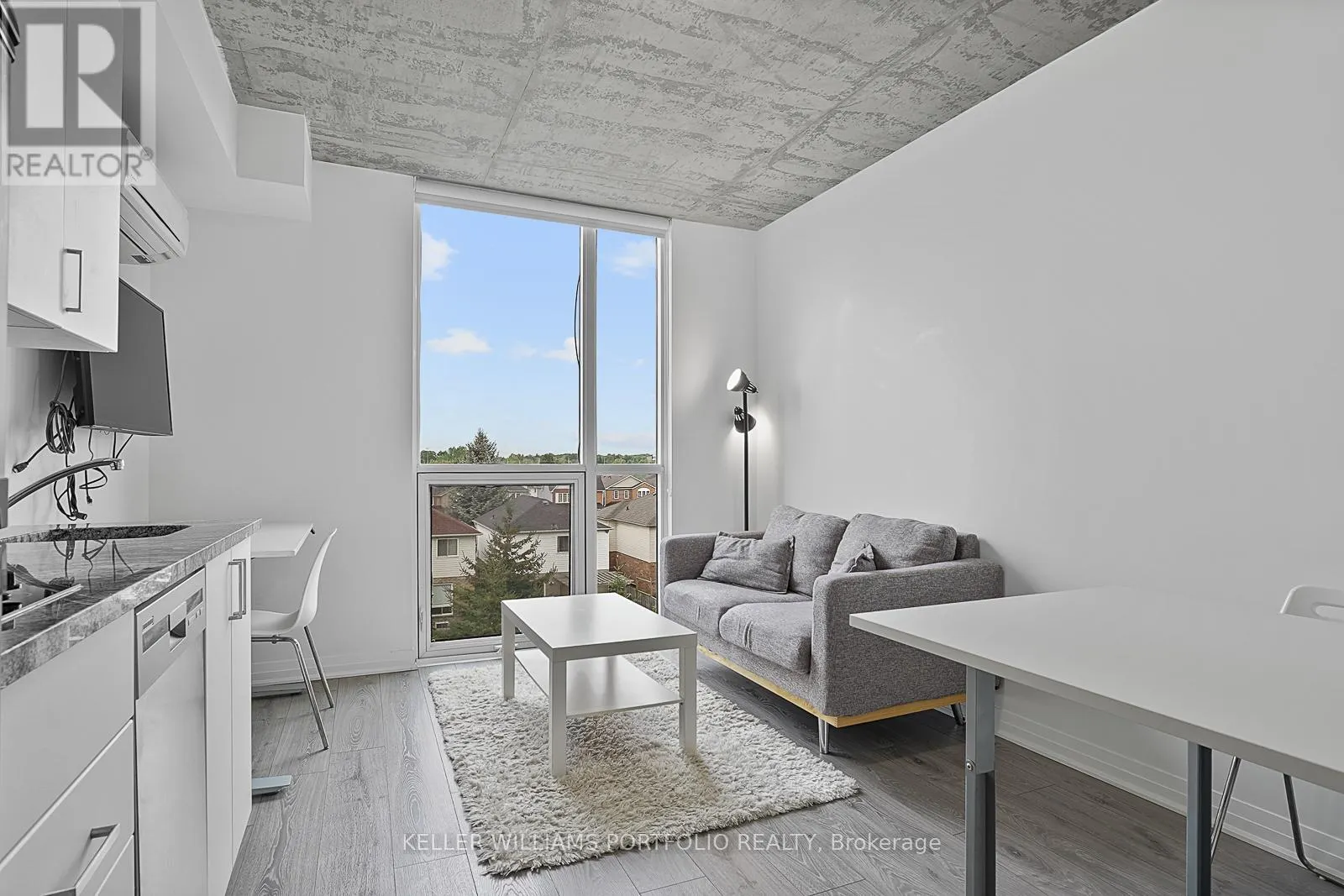 310 - 1900 SIMCOE STREET N
