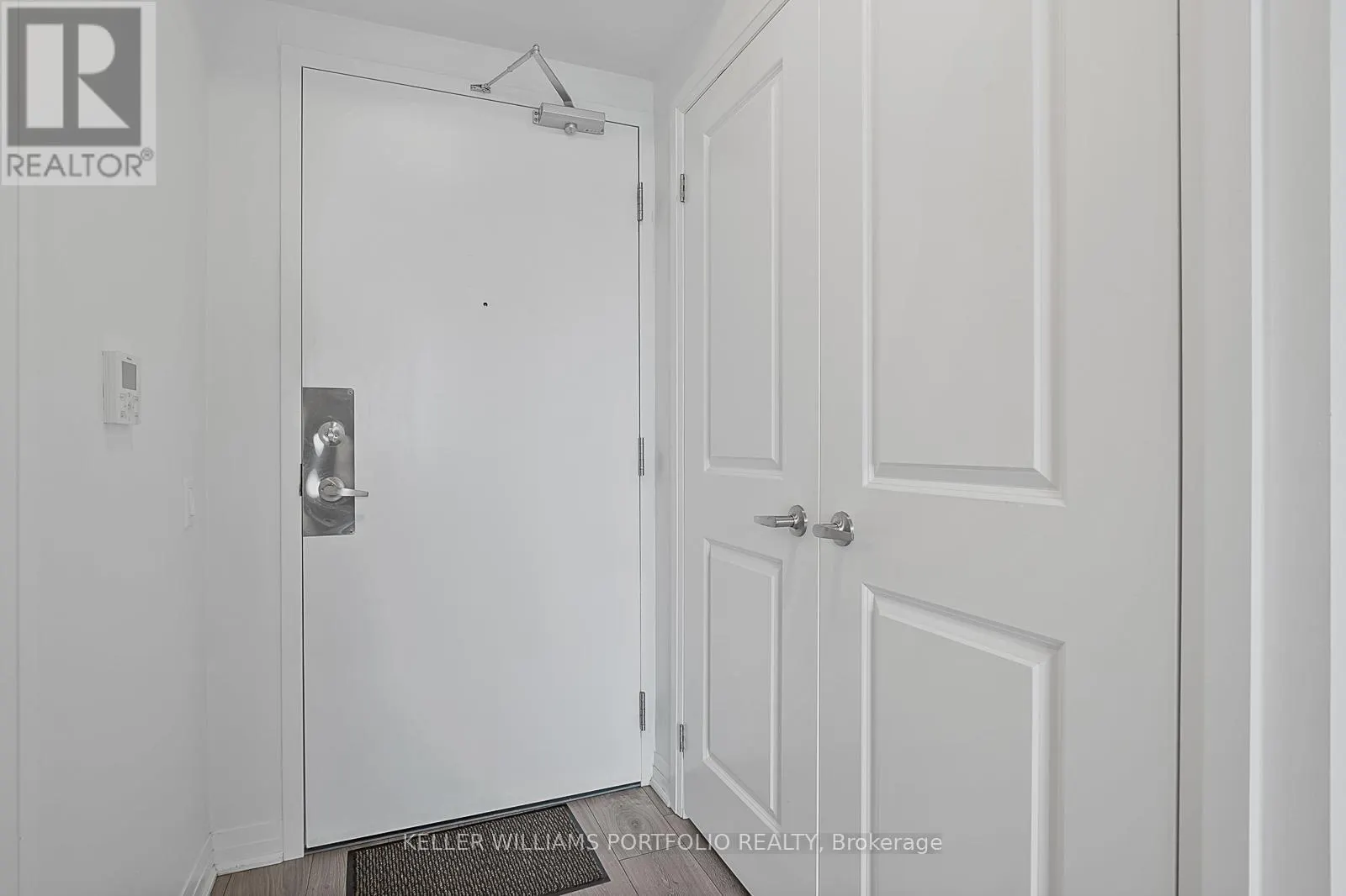 310 - 1900 SIMCOE STREET N