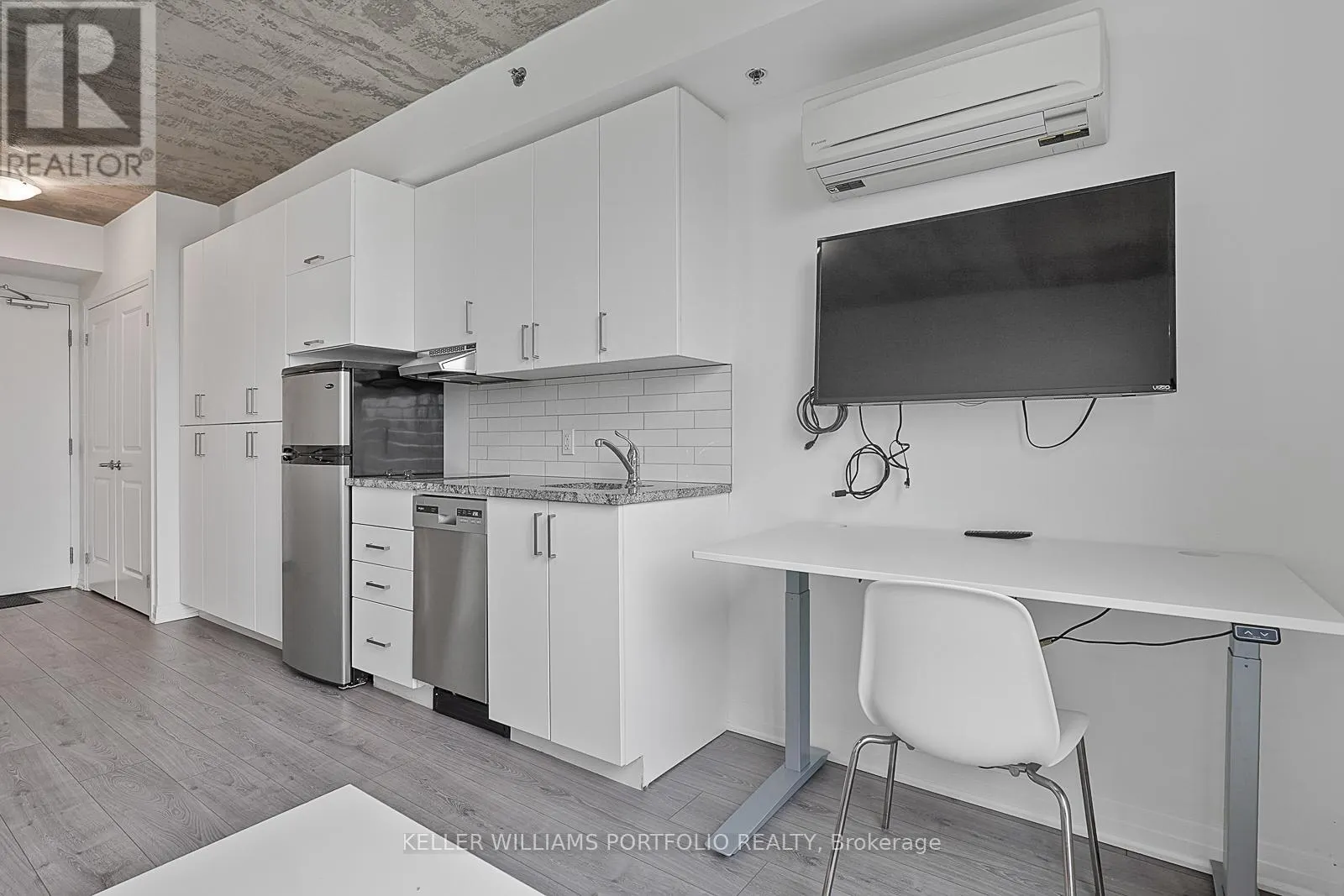 310 - 1900 SIMCOE STREET N