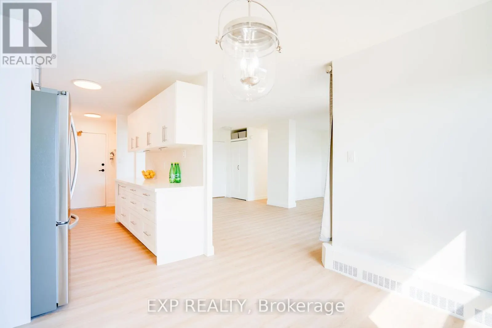 1410 - 90 LING ROAD