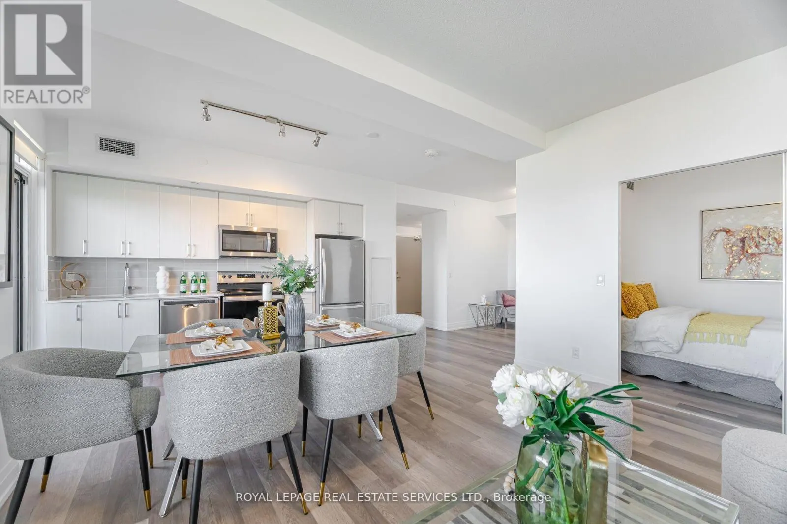 2005 - 3121 SHEPPARD AVENUE E
