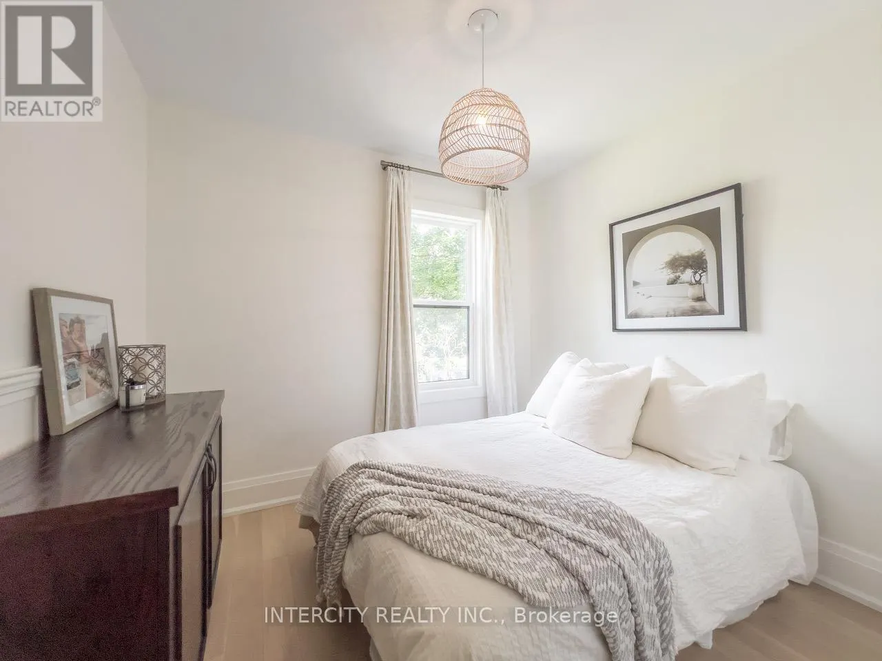 92 DAGMAR AVENUE