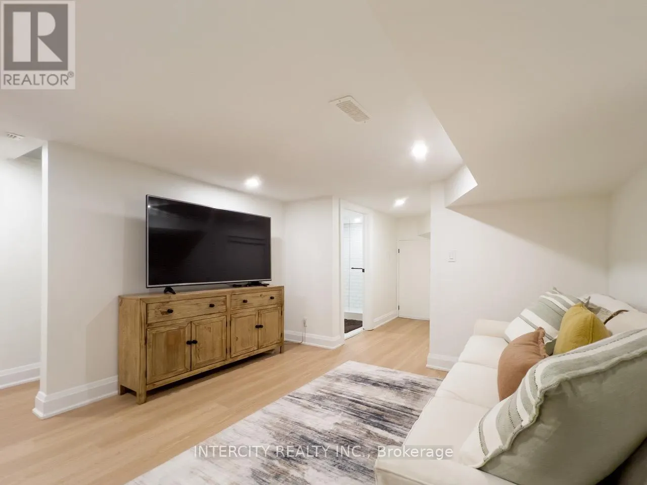 92 DAGMAR AVENUE